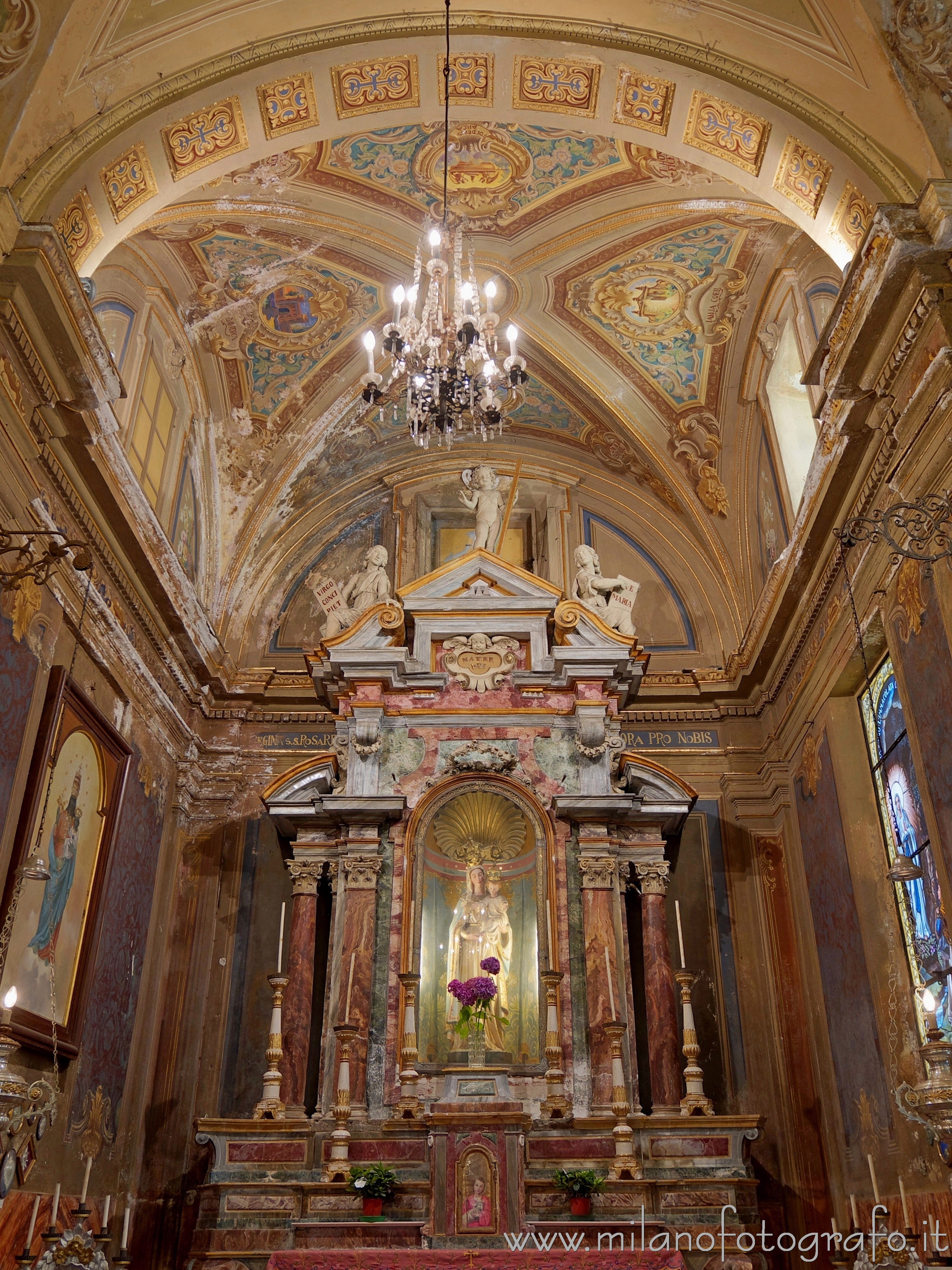 Campiglia Cervo (Biella) - Interno della cappella della Madonna del Rosario nella Chiesa Parrocchiale dei Santi Bernardo e Giuseppe